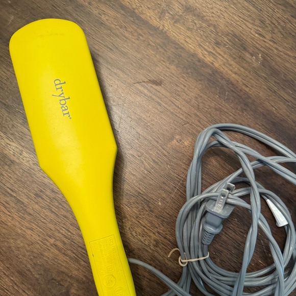 Drybar hot brush - Picture 1 of 3